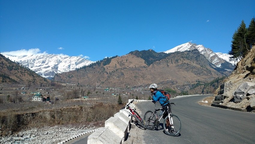 13 Days Cycling From Manali to Leh Tour